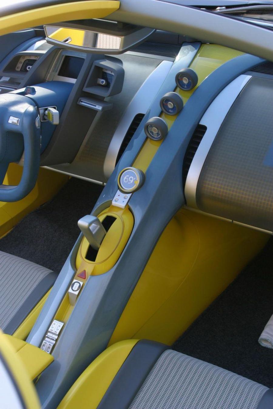  Nissan Urge Concept 2006 года  (фото 24 из 27)